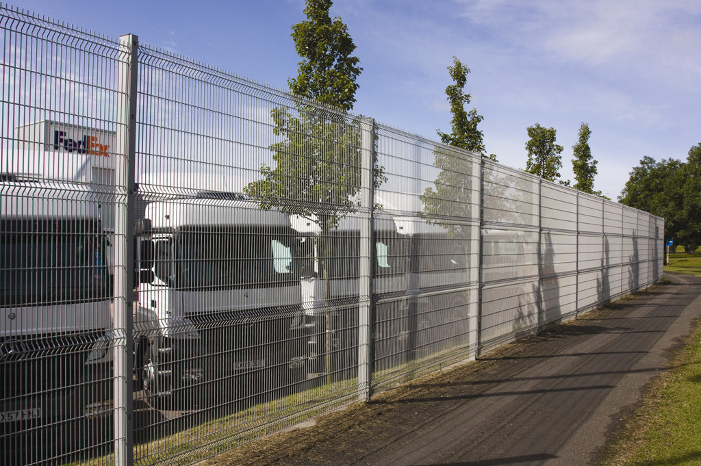 How to Install a Welded Wire Mesh Fence?cid=2