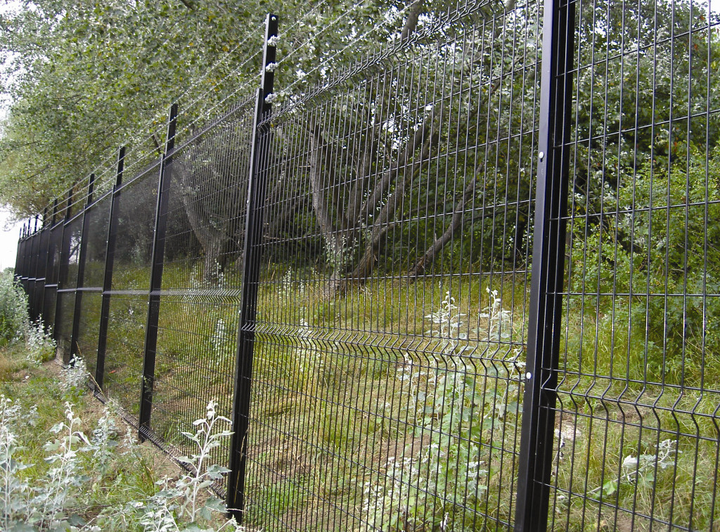 How to Install a Welded Wire Mesh Fence?cid=2